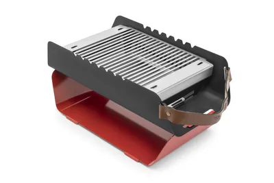 Image de FAVILLA FUMO Barbecue mobile au charbon (48×25×11 cm) Rouge – 2-en-1 avec grille inox & support à brochettes – Sac de transport inclus