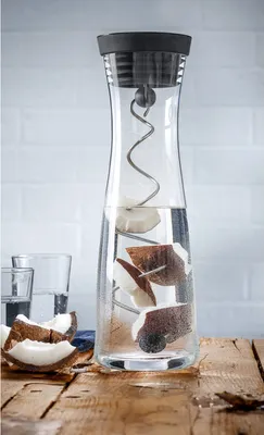 Produktbild von WMF Wasserkaraffe 1,0 l schwarz Basic mit 2 Fruchtspießen