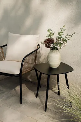 Productafbeelding van Zwarte Marsaille-stijl bijzettafel voor terras of balkon, met glazen blad