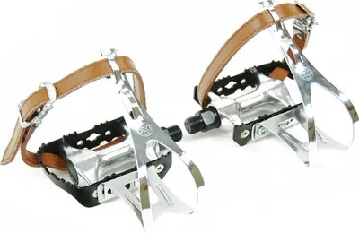 Produktbild von Schwarze Rennrad Pedale – Retro Haken, Lederriemen, Aluminium