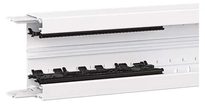 Produktbild von Hager Brüstungsk.Unterteil BRN6513019016 Profil Einbau PVC 65x130mm verkehrsweiß