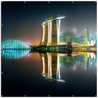 Produktbild von Wallario XXL Outdoor-Poster für Garten oder Balkon, Motiv Singapur bei Nacht, in ca. 200 x 200 cm