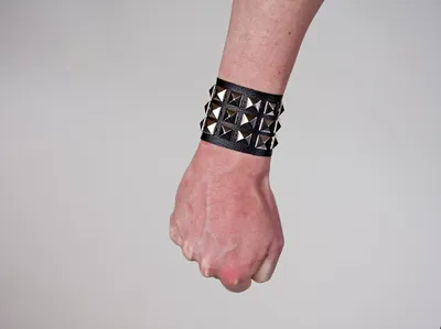 Produktbild von Nietenarmband weitenverstellbar Rocker schwarz