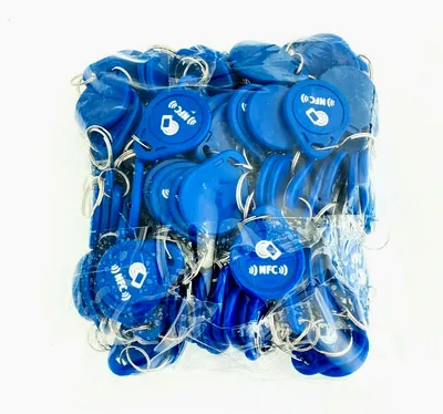Produktbild von 50 Stk.NFC-NTag216 als Schlüsselanhänger in blau mit Hinweiss NFC-Logo als Druck