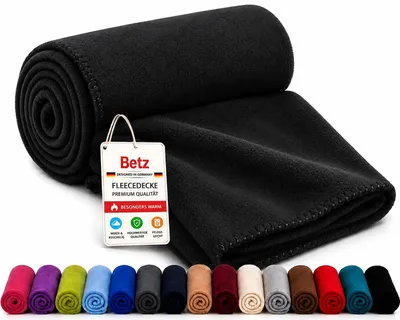 Produktbild von Betz Fleecedecke 130x170 cm 180g/m² – Weiche Wohndecke & Kuscheldecke – Flauschige Sofadecke als Tagesdecke – Leicht, wärmend & pflegeleicht - schwarz, KI-generiertes Bild