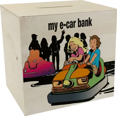 Produktbild von my e-car bank Boxauto Spardose aus Holz für ein E-Auto in weiß