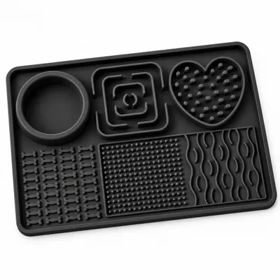 Produktbild von Leckmatte Hund rechteckig 30 × 20 cm mit Napf – 6 Bereiche, Schleckmatte für Hunde & Katzen, spülmaschinengeeignet – Schwarz