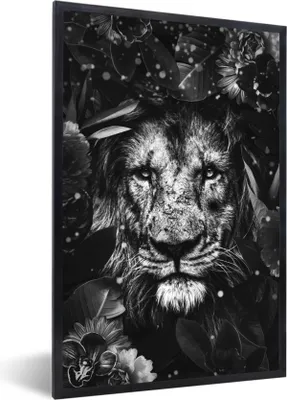 Produktbild von MuchoWow® Gerahmtes Poster Botanischer Löwe mit Kugeln auf dunklem Hintergrund - schwarz und weiß 60x90 cm - Poster mit Schwarzem Bilderrahmen Wandposter Rahmen Foto Bilder - Kunst