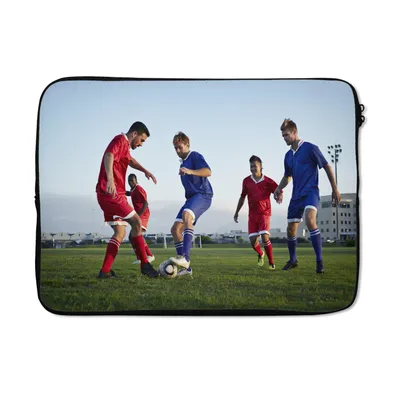 Produktbild von MuchoWow® Laptop Hülle 14 ZollFußballspiel Laptoptasche - Laptoptasche - Stoßsicher - Schutzhaube