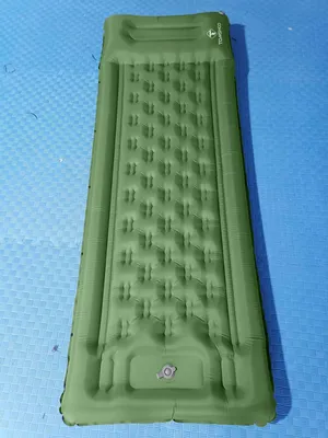 Produktbild von TOMSHOO Aufblasbare Campingmatratze 1 Person Isomatte für Camping Eingebautes Kissen und Fußpumpe Tragbare Luftmatratze Leichtes Campingbett Campingmatte mit Aufbewahrungstasche