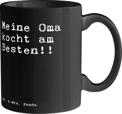 Produktbild von Mr. & Mrs. Panda Tasse Meine Oma kocht am... - Schwarz - Geschenk, Trinkbecher, Sprüche, Spruch Weisheiten Zitate Lustig Weisheit Worte, Großeltern, für kaffee, schöne