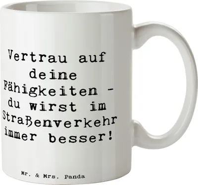 Produktbild von Mr. & Mrs. Panda Becher Spruch Erste Erfahrungen im Straßenverkehr machen - Weiß - Geschenk, Trinkbecher, Mutmacher, Teetasse, Kaffeetasse, Vertrauem, neuen, Tasse, Trost