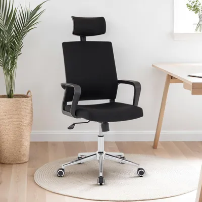Produktbild von Bürodrehstuhl Herry mit Kopfstütze und Armlehnen in schwarz. Ergonomischer Bürostuhl mit verstellbarer Sitzmechanik, Höhenverstellbar und Kippfunktion.