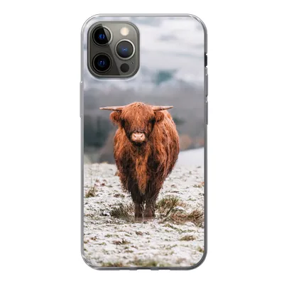 Produktbild von MuchoWow® Handyhülle Schutzhülle Hülle für iPhone 12 Pro Schottischer Highlander - Schnee - Berg Silikon Softcase Handy Hülle - Abdeckung
