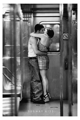 Image de Subway Kiss - 61x91,5cm - Affiche Poster