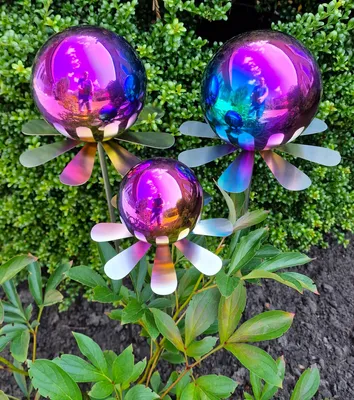 Produktbild von Blütenzauber Rotterdam Rosenkugel 15/15/10 cm Edelstahl rainbow poliert Gartenstecker mit Stab 80 cm