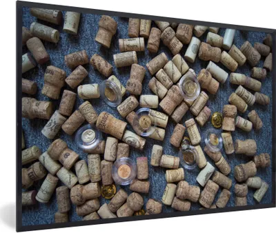 Produktbild von MuchoWow® Gerahmtes Poster Korken auf einem Haufen 90x60 cm - Poster mit Schwarzem Bilderrahmen Wandposter Rahmen Foto Bilder - Fotorahmen - Foto-Plakat
