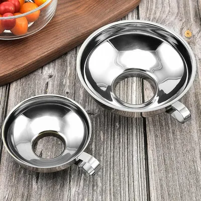 Obrázek produktu pro Dva kónické sítka z nerezové oceli, vhodné pro plnění marmelády a dalších potravin, s rukojetí a širokým hrdlem, ideální do kuchyně