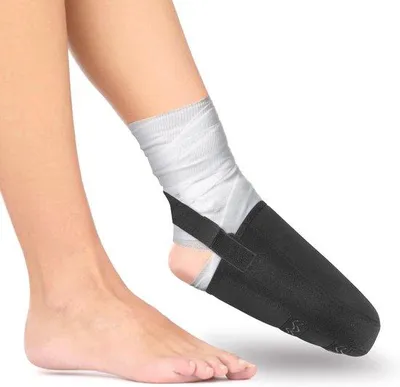 Produktbild von Famanu Anti-Rutsch Socken Zehenschutz für Gips und Knöchel - Hält Zehen Warm