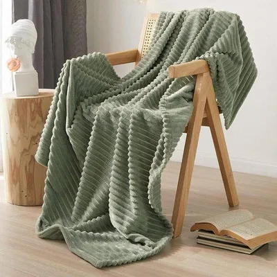 Image de Couverture douillette Unyqoos® en polaire, 100 x 150 cm, vert olive – couverture douce pour l'intérieur et l'extérieur, idéale pour le canapé et les pique-niques, légère, facile d'entretien, 1 pièce