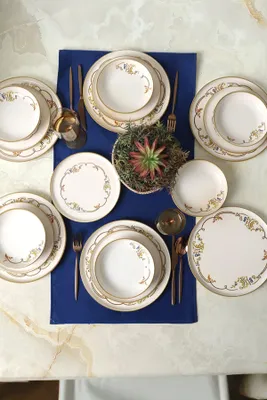 Produktbild von Hermia Concept, Hochwertiges 18-teiliges Dinner Set aus 100% Steinzeug, Cremefarben | 6 x 22 cm Kuchenteller, 6 x 18 cm Dinner Teller, 6 x 28 cm Servierteller | Spülmaschinen- und Mikrowellengeeignet.