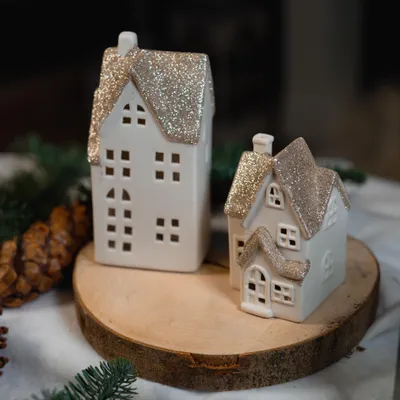 Produktbild von Keramik LED Haus - weiß gold Glitzer - 7 x 11,5 x 7 cm - Lichthaus