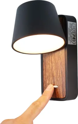Produktbild von Moderne Nachttisch-Wandleuchte aus schwarzem Metall und Holz mit verstellbarem 6-W-LED-Strahler und Schalter – ideal für Schlafzimmer