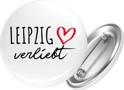 Produktbild von Huuraa Button Leipzig verliebt 59mm rund mit Sicherheitsnadel Ansteckbutton Geschenkidee