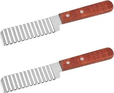 Produktbild von Unyqoos® 2er-Set Kartoffelschneider mit ergonomischem Holzgriff, Edelstahl-Wellenschneider (Crinkle-Cutter) für Kartoffeln & Gemüse, rutschfest