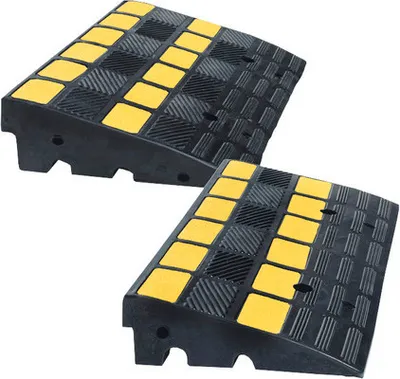 Produktbild von Bordsteinrampe aus Hartgummi schwarz/gelb reflektierend H 100 mm