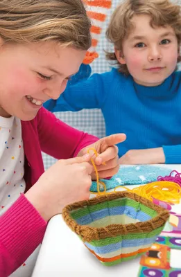 Produktbild von Bastelset zum Flechten lernen für Kinder ab 5 Jahren, 27,5 x 20,5 x 5,5 cm