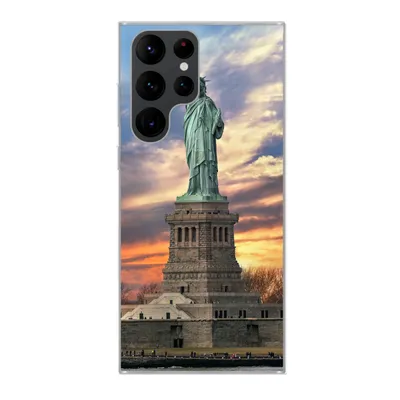 Produktbild von MuchoWow® Handyhülle Schutzhülle Hülle für Samsung Galaxy S22 Ultra Freiheitsstatue in New York bei Sonnenuntergang Silikon Softcase Handy Hülle - Abbildung