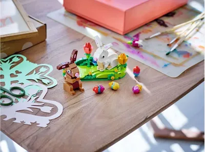 Produktbild von LEGO 40523 Osterhasen-Ausstellungsstück Oster-Spielzeug, ein Oster-Geschenk zum Basteln für Kinder oder als Deko