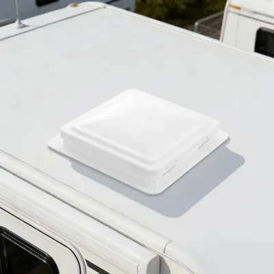 Produktbild von Dachluke für Wohnwagen 42 x 42 cm mit Dachhaube und Belüftung