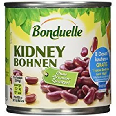 A can of Bonduelle kidney beans with a label and some beans scattered around.