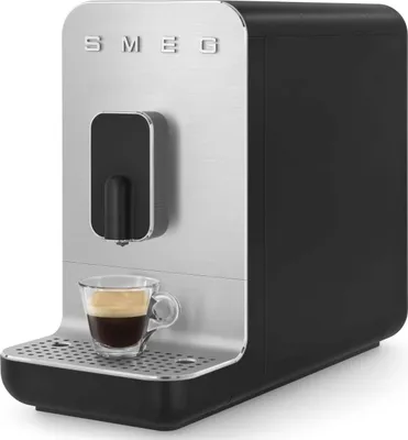Produktbild von Smeg BCC01TPMEU/BCC01WHMEU/BLMEU/RDMEU Vollautomatische Espressomaschine, Edelstahlgehäuse, Integriertes Mahlwerk
