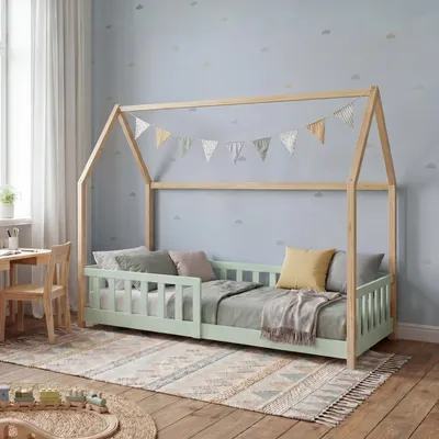 Produktbild von Hausbett ‘Hesel’ für Kinder mit Rausfallschutz 90 x 200 cm Kiefernholz Mintgrün/Natur