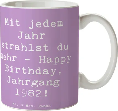 Produktbild von Mr. & Mrs. Panda Kaffeetasse Spruch 1982 Geburtstag Glanz - Lavendeltraum - Geschenk, Alter, Happy Birthday, Jahrgangsgeburtstag, Geschenkideen, Tasse, Geburtstagsgruß