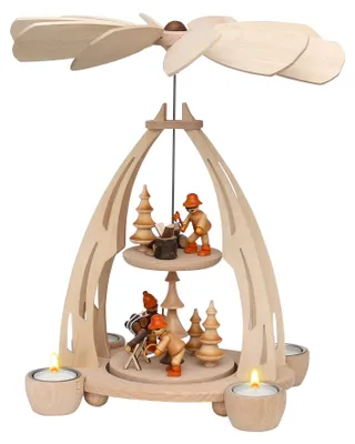 Image de Pyramide tournante en bois avec des motifs hivernaux