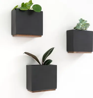 Produktbild von Moderne Hängende Pflanzentöpfe Set aus 3 | Elegante Wandpflanzgefäße für Zimmerpflanzen und Kunstpflanzen | Schwarzes Harz und Holz | Einfache Wandmontage