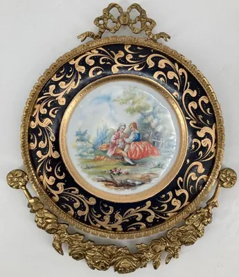 Produktbild von Casa Padrino Barock Keramik Wandteller mit verziertem Messing Rahmen Schwarz / Mehrfarbig / Messing - Barock Wandbild - Barock Wanddeko Accessoires