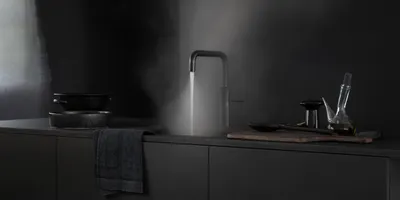 Immagine prodotto di "QUOOKER FUSION Round COMBI B Black & 100°C mixer tap (22FRBLK)" Miscelatore per lavello con funzione di acqua bollente a 100°C *Inclusa tazza termica