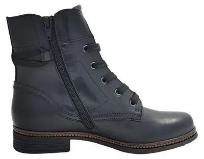 Imagen del producto de Botas de cordones negras de la marca Gabor, ideales para uso casual