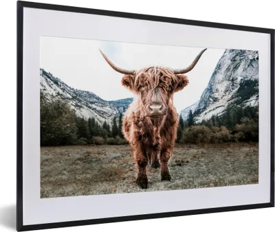 Produktbild von MuchoWow® Gerahmtes Poster Schottischer Highlander - Berg - Tiere 60x40 cm - Poster mit Schwarzem Bilderrahmen Wandposter Rahmen Foto Bilder - Schlafzimmer - Plakat in Rahmen - Drucken