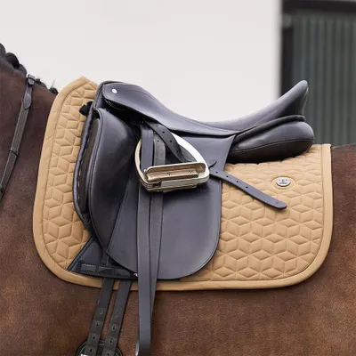 Produktbild von HV Polo Schabracke HVPEssential DR, Größe:Warmblut, Farbe:Straw