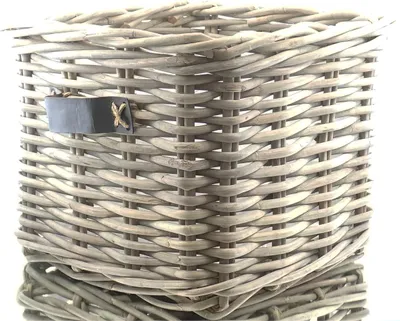 Produktbild von VAN DER LEEDEN Rattan Übertopf Grau quadratisch mit Folienauskleidung 65 x 65 cm