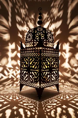 Produktbild von Orientalische Laterne aus Metall Schwarz Frane 165cm groß | Marokkanische Gartenlaterne für draußen, Innen als Bodenlaterne | Marokkanisches Gartenwindlicht Windlicht hängend oder zum hinstellen