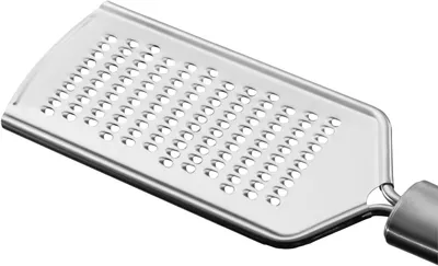 Produktbild von Edelstahl Käsereibe 25 cm Universalreibe poliert, für Hartkäse Gemüse Schokolade Muskat, ergonomischer Griff, spülmaschinengeeignet Küchenreibe