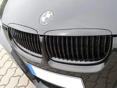 Für BMW E90 E91 PREMIUM Kühlergrill Sport Grill Gitter in Schwarz Glanz – Produktansicht