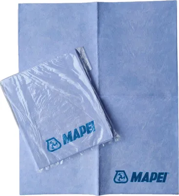 A blue cleaning cloth with a logo is shown, with another cloth folded and wrapped in plastic in the foreground.